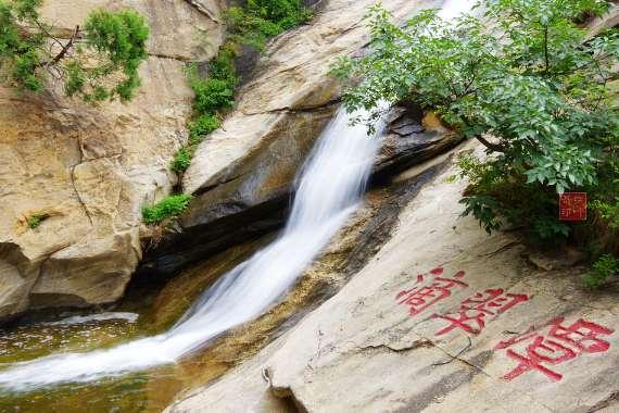 夏季带娃出行，有哪些必备品让带娃省心又省钱？游戏画面